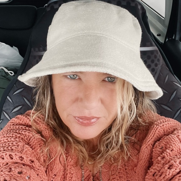 Meet your Posher, Kathy - Picture 3 of 16